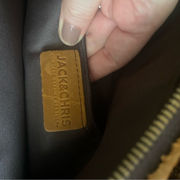 Elegant Brown Leather Messenger Bag for Men - Picture 11 of 16